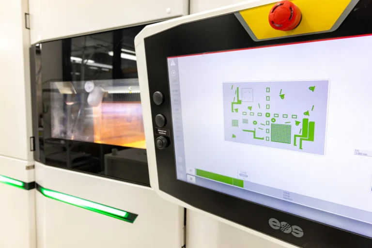 Nesting layout op het machinescherm van een EOS printer — Parts on Demand