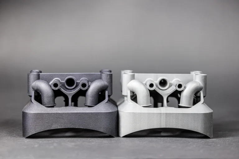 Dezelfde manifold in twee materialen — Parts on Demand